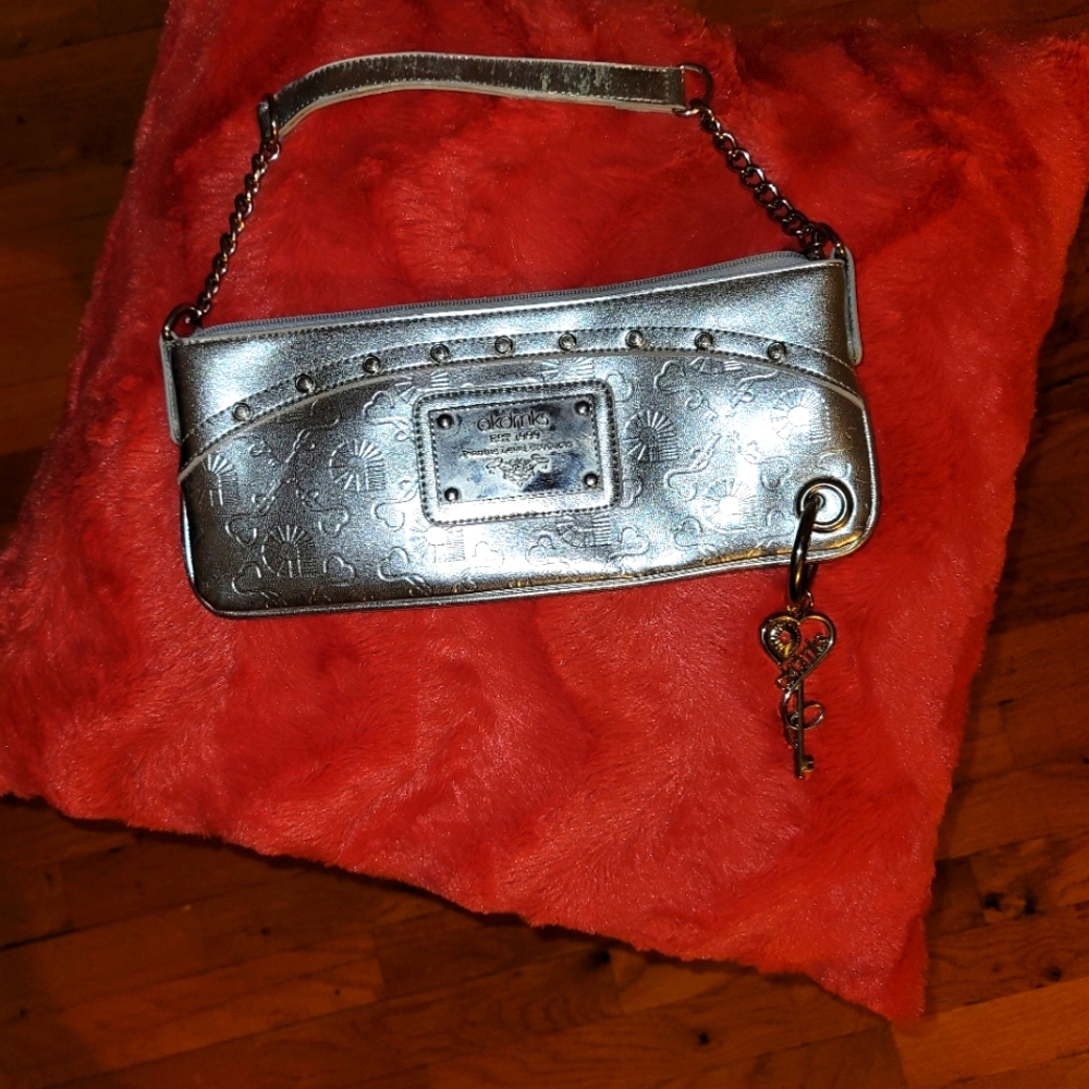 Vintage Akademik clutch with strap silver